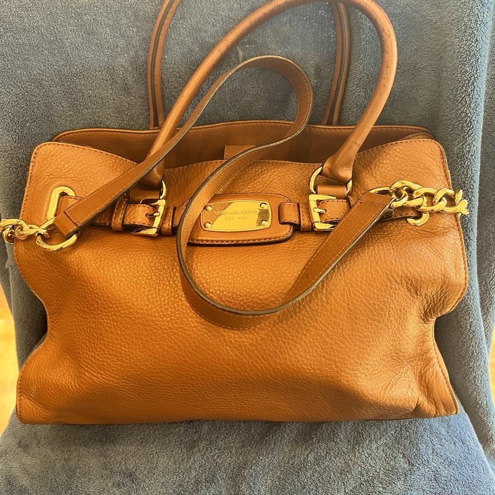 Michael Kors XL Hamilton crossbody multi compartment